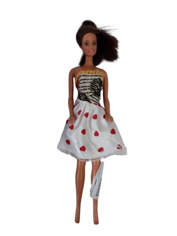 MUÑECA TIPO BARBIE VESTIDO CORAZONES