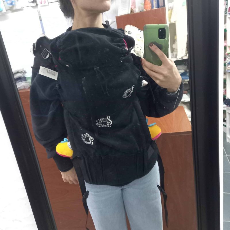 MOCHILA ERGONOMICA AUPA NEGRA CON NOTAS MUSICALES Y ANIMALES - Imagen 2