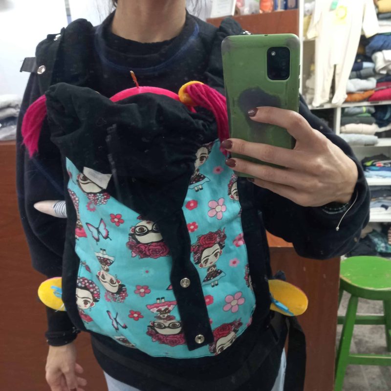 MOCHILA ERGONOMICA NEGRA FRIDAS - Imagen 2