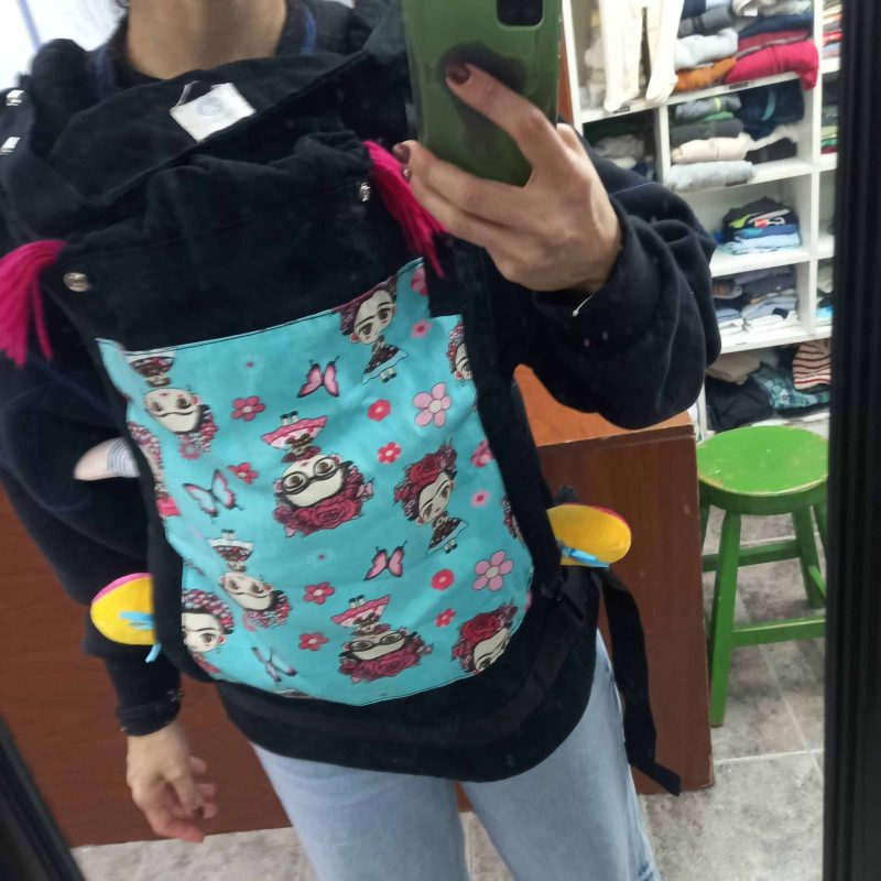 MOCHILA ERGONOMICA NEGRA FRIDAS