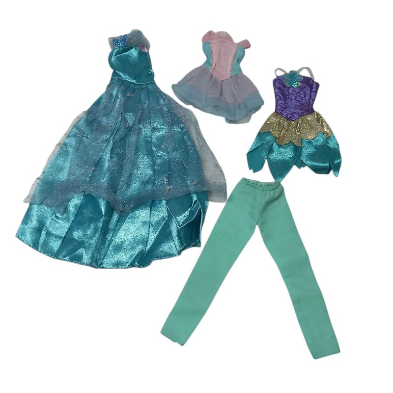 SET DE 4 PRENDAS PARA MUÑECA BARBIE