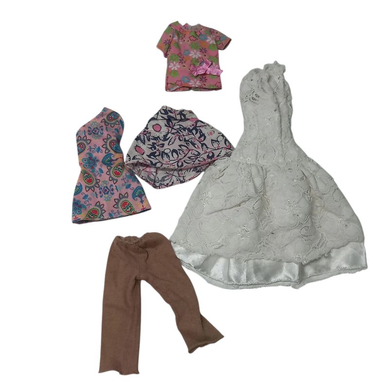 SET DE 4 PRENDAS PARA MUÑECA BARBIE