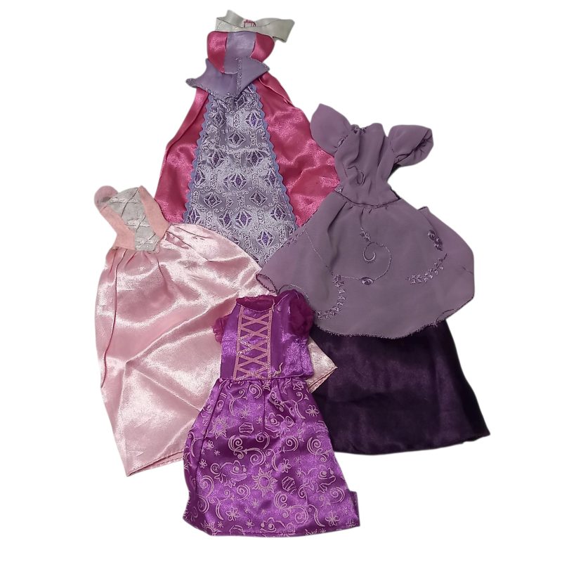 SET DE 4 PRENDAS PARA MUÑECA BARBIE