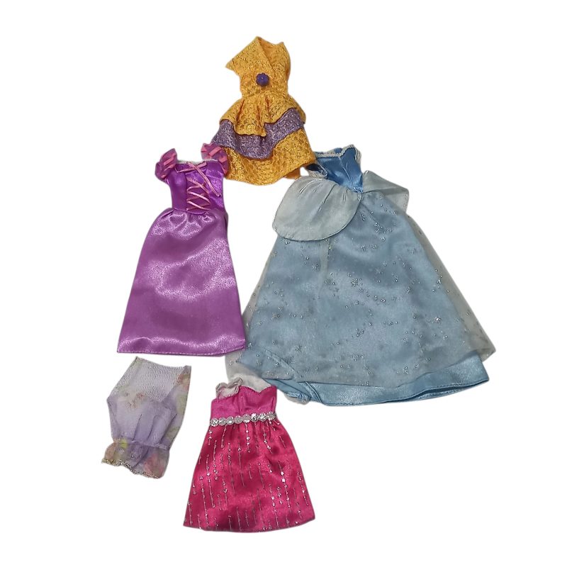 SET DE 4 PRENDAS PARA MUÑECA BARBIE