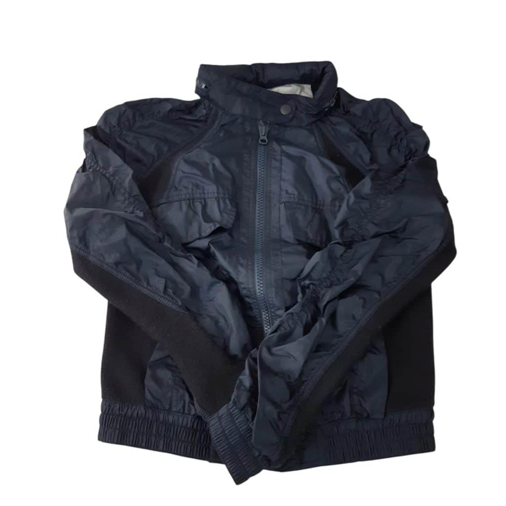 CAMPERA NYLON AZUL MNG TM CON LANA LATERAL (16AP)