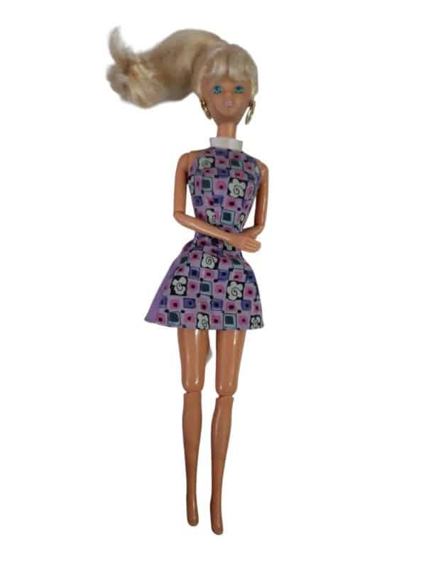 BARBIE ARTICULADA RETROI AROS DORADOS