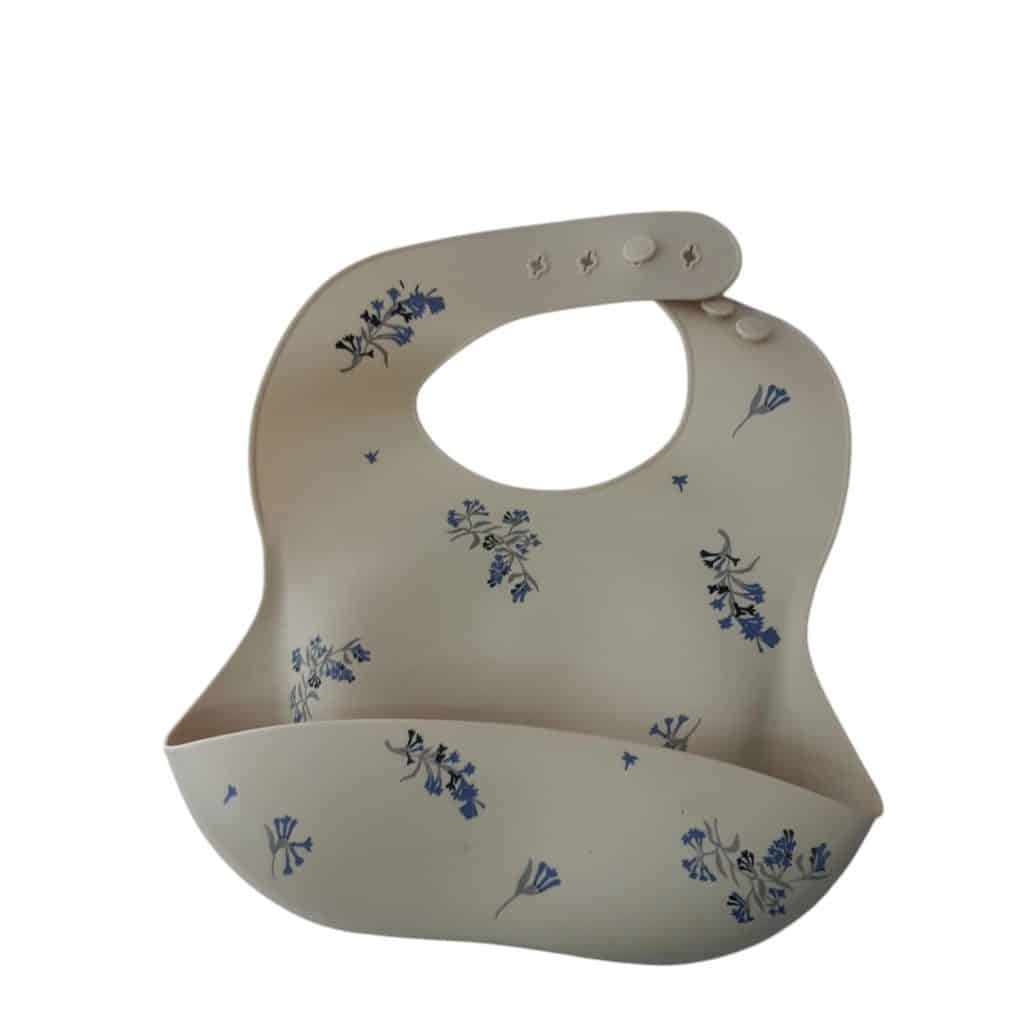 BABERO SILICONA CREMITA FLORES AZULES MUSHIE