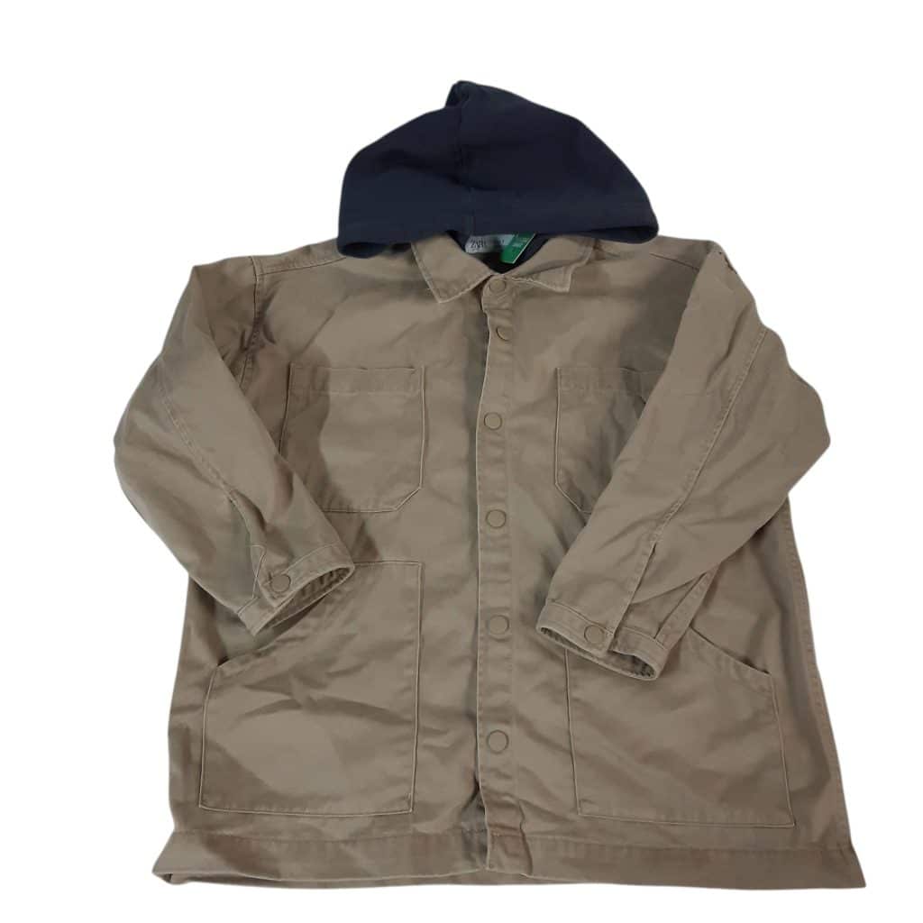 SOBRECAMISA BEIGE CAPUCHA ALG NEGRA ZARA T7