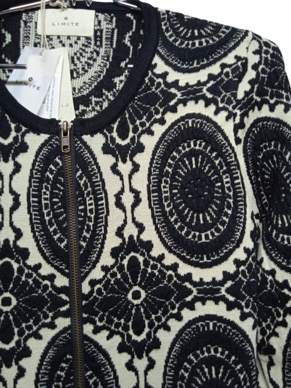 CAMPERA LANA CREMITA NEGRO FLORES CIERRE LIMITE TM AP NUEVO - Imagen 2