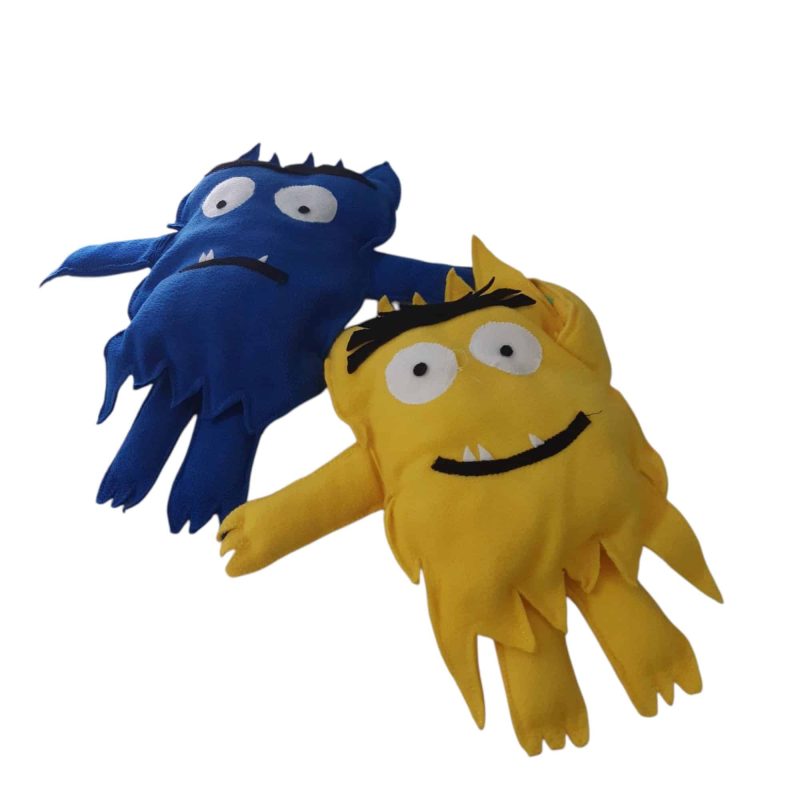 DOS PERSONAJES DE MOUNSTRO DE LOS COLORES AZUL Y AMARILLO