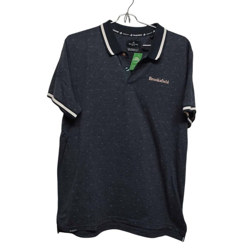 REMERA AZUL TRIANGULOS CUELLO BOTONES BROOKSFIELD TL