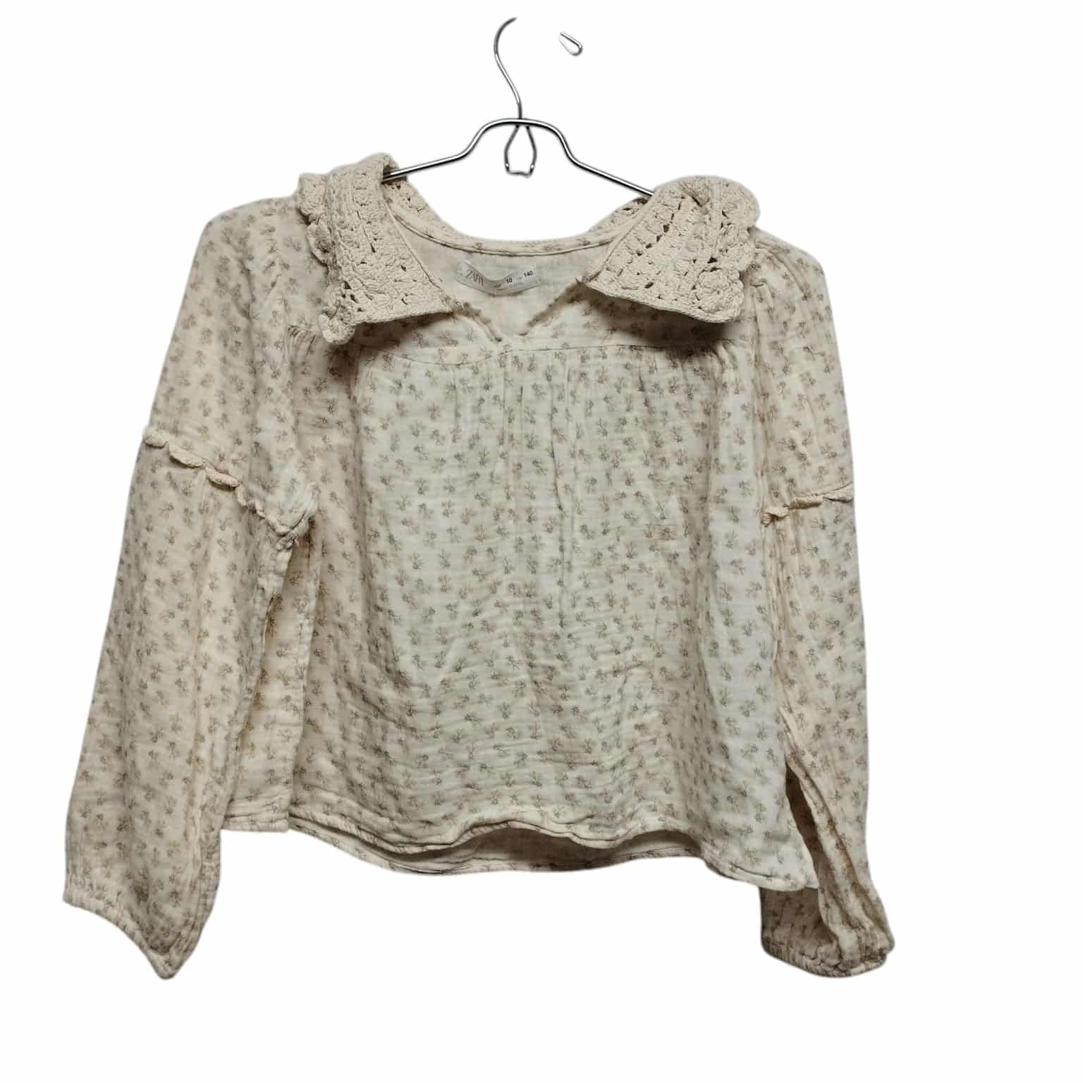 BLUSA TELA CREMITA FLORCITAS CUELLO HILO ZARA T 10
