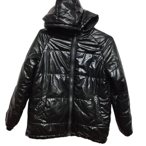 CAMPERA NEGRA BRILLOSA C CAPUCHA T S APROX