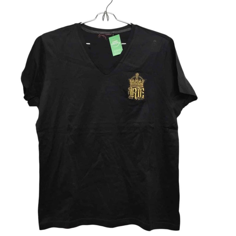 REMERA NEGRA ESCOTE V ESCUDO DORADO TL AP