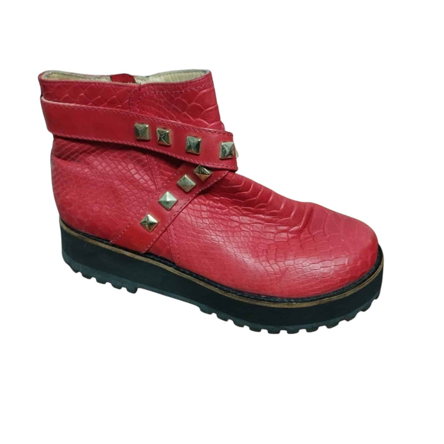 BOTA CORTA CUERO ROJA CROCO TACHAS PLATAFORMA VIVIANA NAFTALEVIC T 37