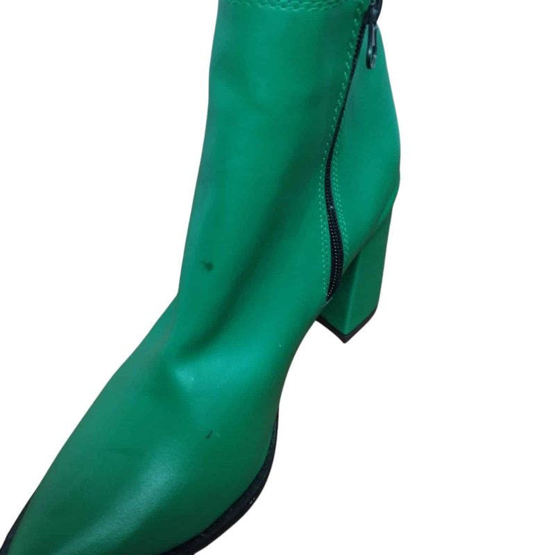 BOTA CORTA CUERINA VERDE EN PUNTA T 38 MCH - Imagen 2