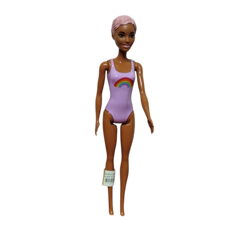 MUÑECA BARBIE CON MALLA LILA ARCOIRIS MATTEL RASP