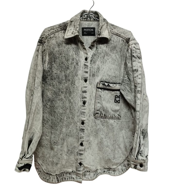 SOBRECAMISA JEAN GRIS PASTICHE TL MANCHA PUÑO