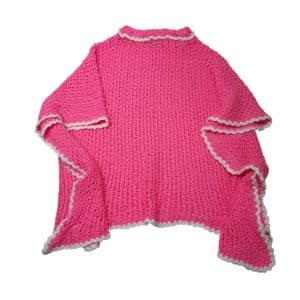 PONCHO DE LANA ROSA BORDE BCO