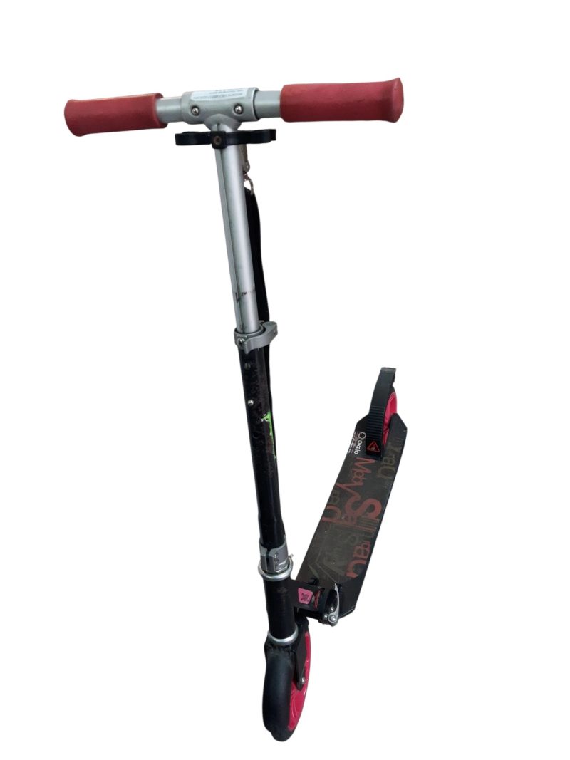 MONOPATIN OXELO NEGRO FUCSIA CINTA PARA TRANSPORTAR ROCES