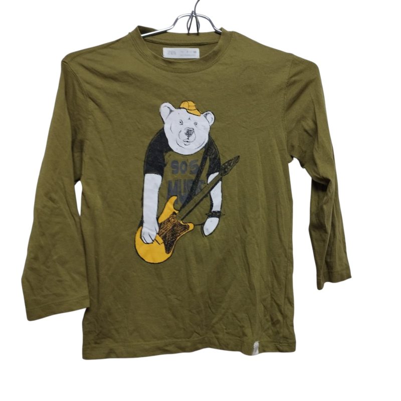 REMERA VERDE OSO GUITARRA ZARA T7