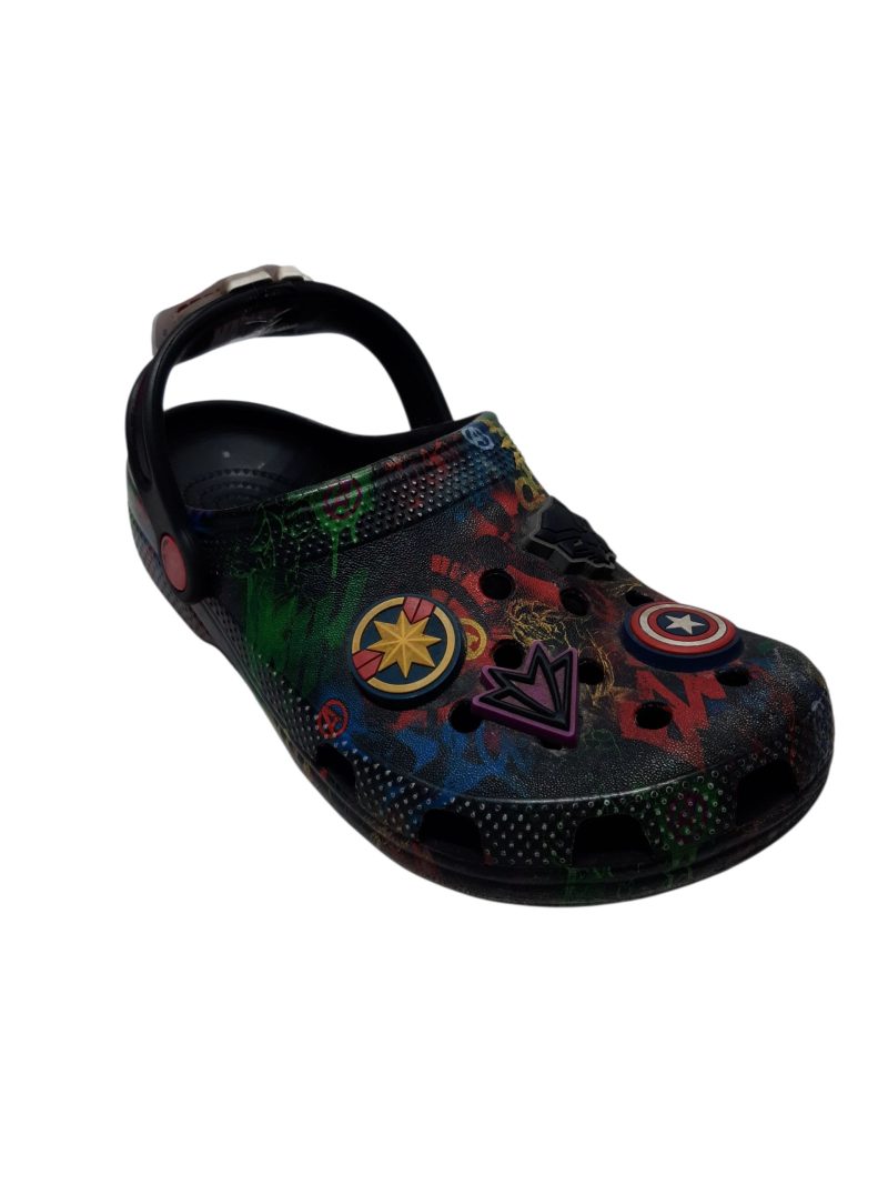 CROCS NEGRAS AVENGERS MARVEL J3 T34 AP