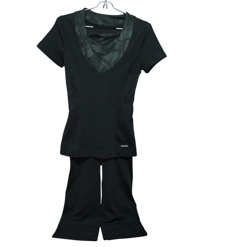 CONJUNTO REMERA Y CALZA NEGRO BORDE VERDE REEBOK T M