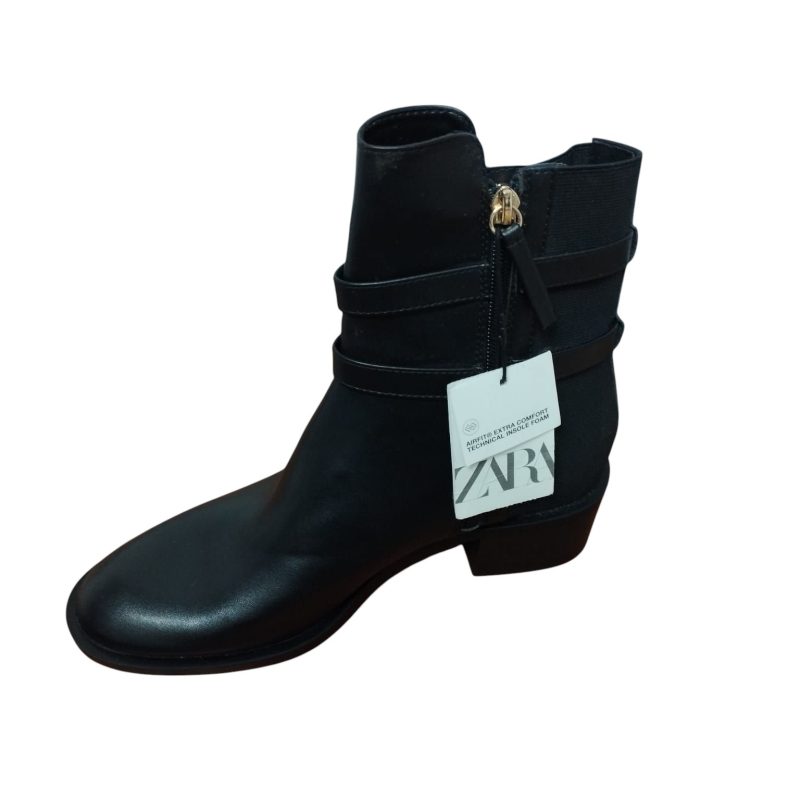 BOTAS 1/2 CAÑA CUERINA NEGRAS ELASTICO HEBILLAS ZARA T 37 NUEVAS