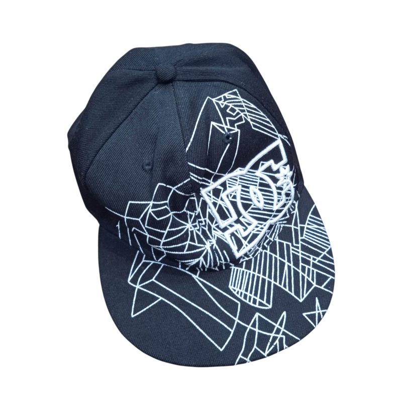 GORRO NEGRO BLANCO CON VISERA DC
