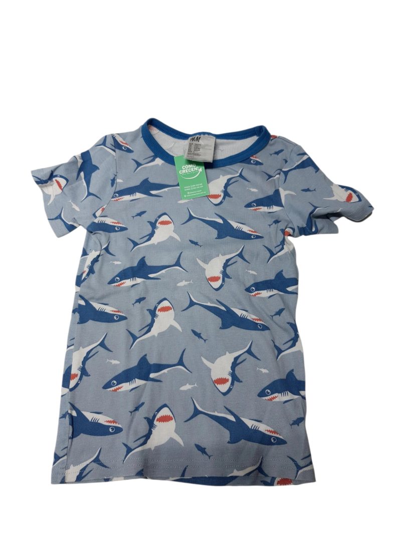 REMERA CELESTE TIBURONES H&M T4/6