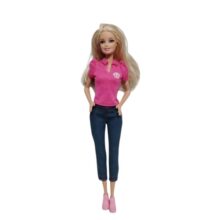 MUÑECA BARBIE REMERA FUXIA PANTALON JEAN CHAMPIONES ROSA