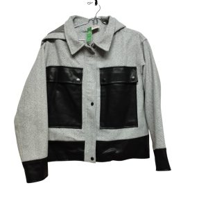 CHAQUETA PAÑO GRIS BOLSILLOS CUERINA NEGRO DANIEL CASSIN TM