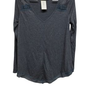 REMERA ALG AZUL ESC EN V DET CALADO MARTINA DI TRENTO T 40/S