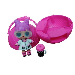 MUÑECA LOL CON VASO Y LENTES EN CAPSULA FUCSIA