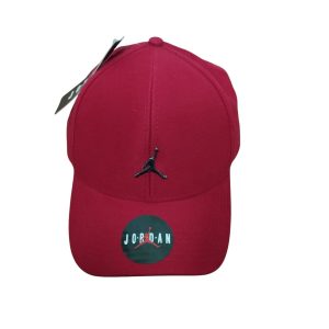 GORRO CON VICERA ROJO ESTILO JORDAN
