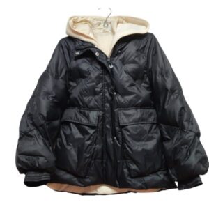 CAMPERA NEGRA INFLADITA CON CAPUCHA DOBLE CREMITA BORDADA TL