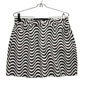 POLLERA BLANCA NEGRA ONDAS PIECE OF CAKE TM