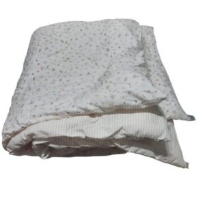 ACOLCHADO 1 PLAZA BLANCO RAYAS BEIGE ANIMALITOS REVERSIBLE ARREDO E