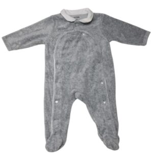 PIYAMA GRIS PLUSH CUELLITO BCO BOTONES KIABI T3M