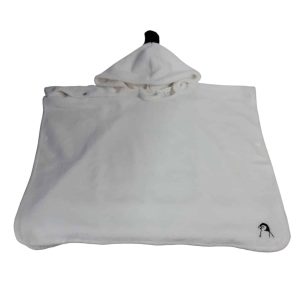 PONCHO PELUDITO BLANCO POM PON NEGRO PINGUINO