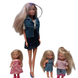 MUÑECA SIMBA + 3 MUÑECAS CHICAS CHALECO JEAN ZAPATOS AZULES