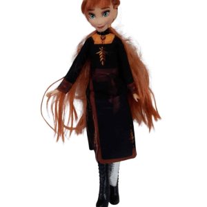 ANA FROZEN CON VESTIDO NEGRO Y BOTAS SIN CAPA