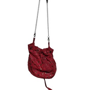 CARTERA CUERO ROJA TACHAS FLECOS CORREA CADENA