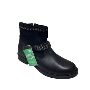 BOTA CORTA GAMUZA NEGRA TACHAS HEBILLA FORRADAS T33 OH GIRL