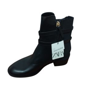 BOTAS 1/2 CAÑA CUERINA NEGRAS ELASTICO HEBILLAS ZARA T 37 NUEVAS