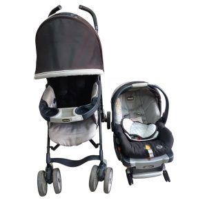 COCHE PARAGUITA CON BABYSILLA Y BASE NEGRO GRIS CHICCO manchitas dec