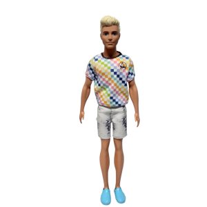 MUÑECO KEN BARBIE MATTEL REMERA CUADRILLE DE COLORES
