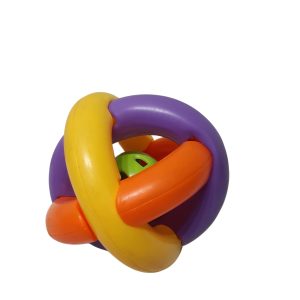 PELOTA DE GOMA NARNAJA AMARILLA VIOLETA CON SONAJERO