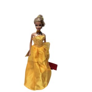 BARBIE CON VESTIDO AMARILLO + PANTALON ROJO