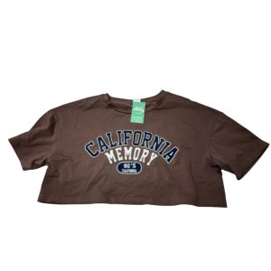 REMERA CORTA ALG MARRON CALIFORNIA MEMORY SHEIN T11/12